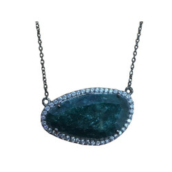 Fronay 9B1109E 16 in. Black Rhodium Sterling Silver Emerald Corundum Slice Pendant Necklace